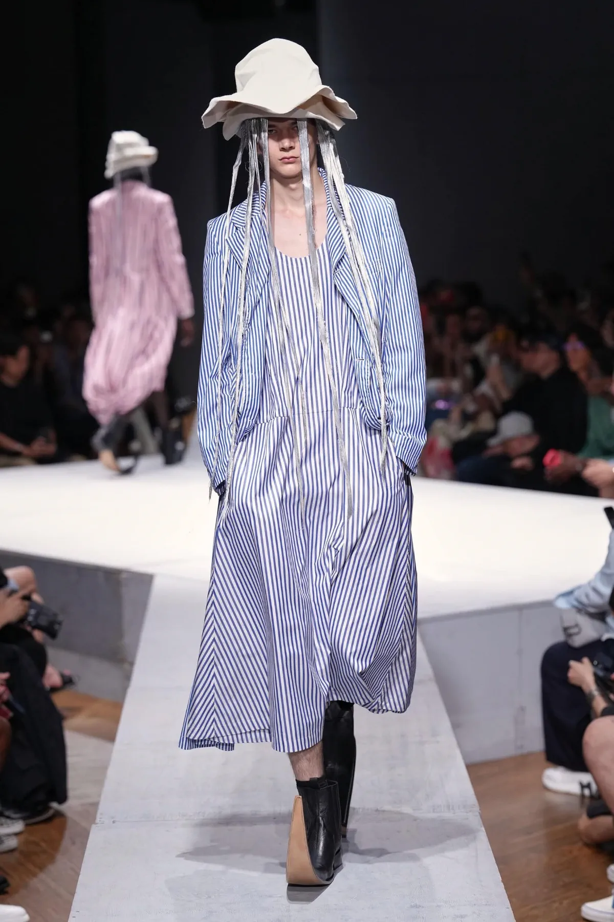 Comme des Garcons Homme Plus Spring Summer 2027 Paris Fashion Week 2 Au printemps 2027, COMME des GARÇONS Homme Plus rêve d'un monde sans guerre