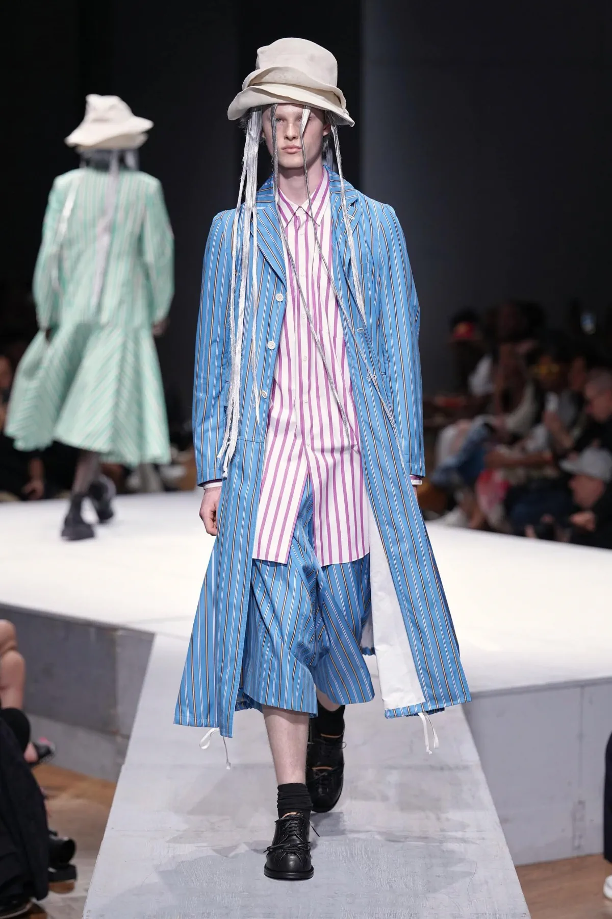 Comme des Garcons Homme Plus Spring Summer 2027 Paris Fashion Week 3 Au printemps 2027, COMME des GARÇONS Homme Plus rêve d'un monde sans guerre