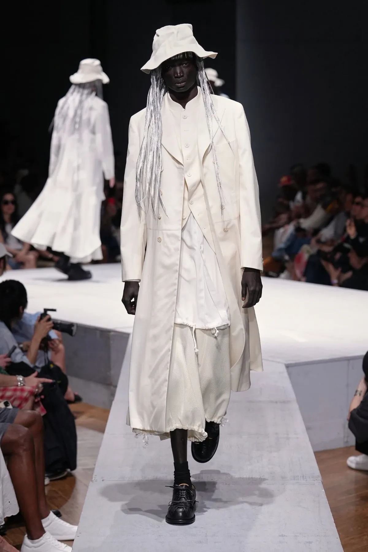 Au printemps 2027, COMME des GARÇONS Homme Plus rêve d'un monde sans guerre