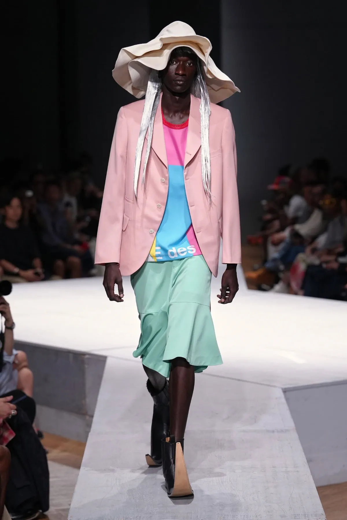 Au printemps 2027, COMME des GARÇONS Homme Plus rêve d'un monde sans guerre