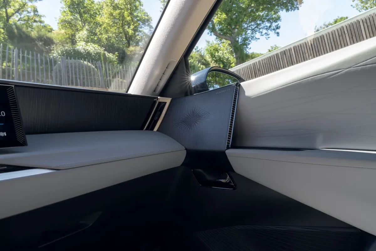 DS N°7 : le pari de l'habitabilité face aux SUV premium allemands