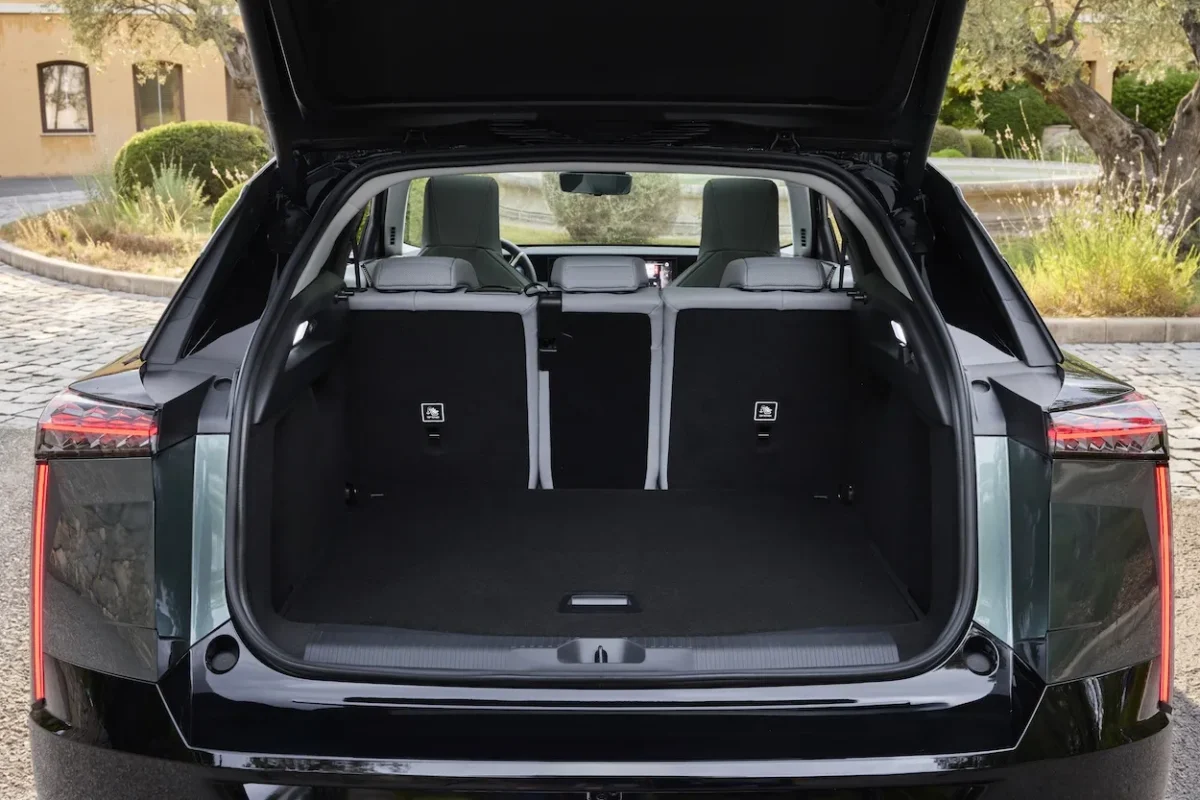 DS N°7 : le pari de l'habitabilité face aux SUV premium allemands