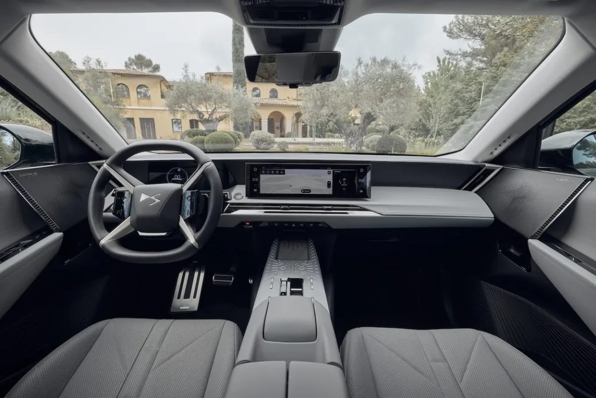 DS N°7 : le pari de l'habitabilité face aux SUV premium allemands