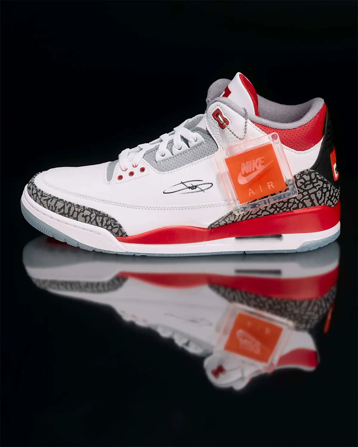 Eminem met aux encheres 100 paires de baskets autographiees 2 Eminem met aux enchères 100 paires de baskets autographiées pour sa fondation
