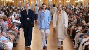 Pour le printemps 2027, HED MAYNER épure le vestiaire masculin