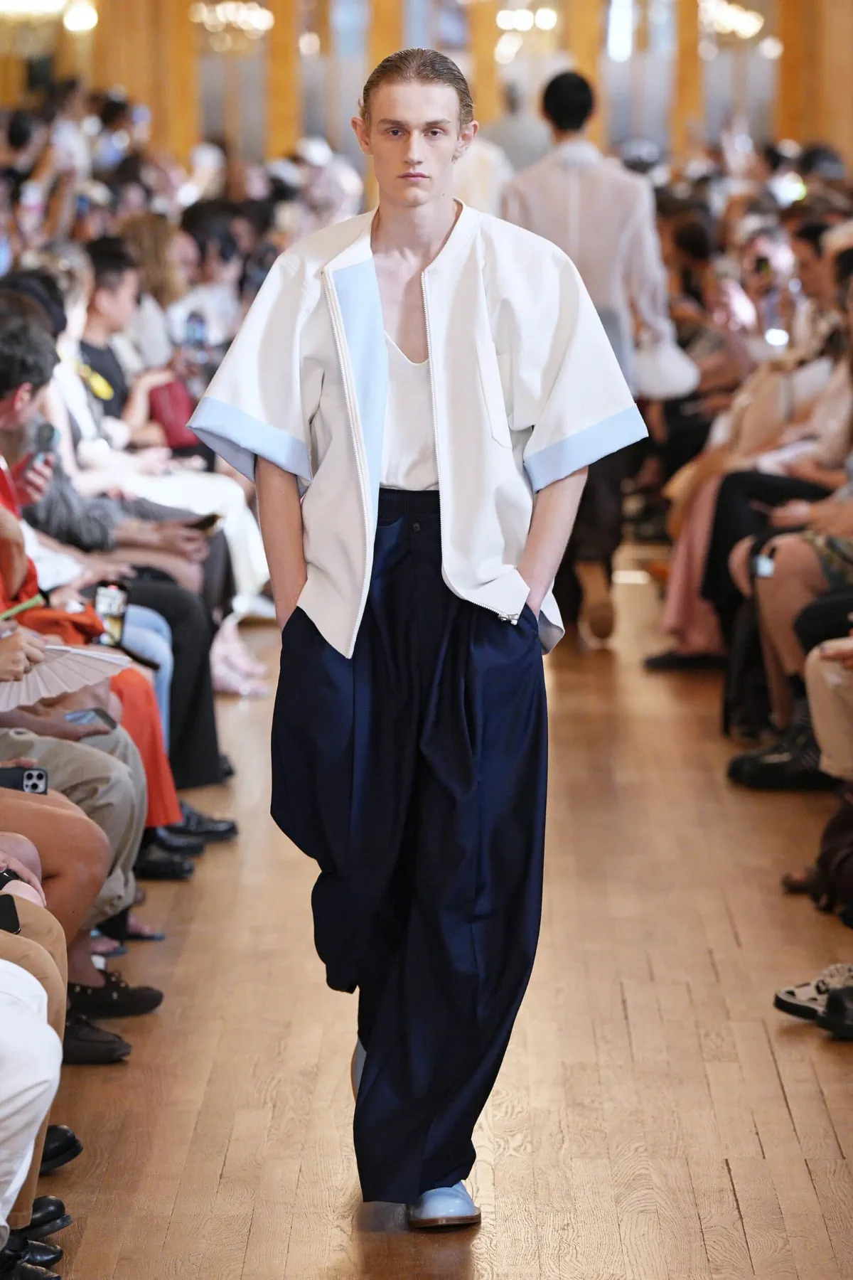 Pour le printemps 2027, HED MAYNER épure le vestiaire masculin