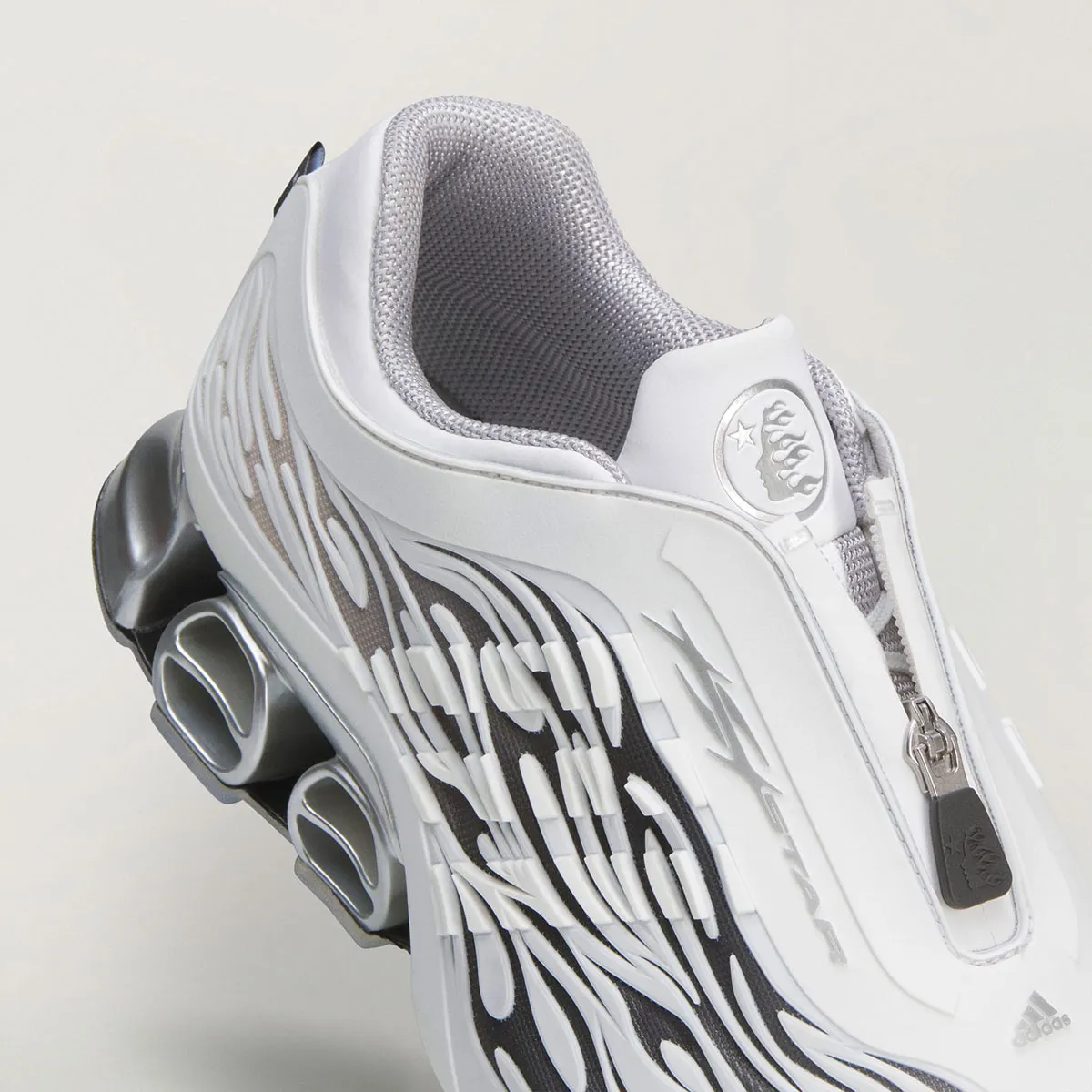 Hellstar embrase l’adidas Megaride S2 dans une vision Y2K plus sombre