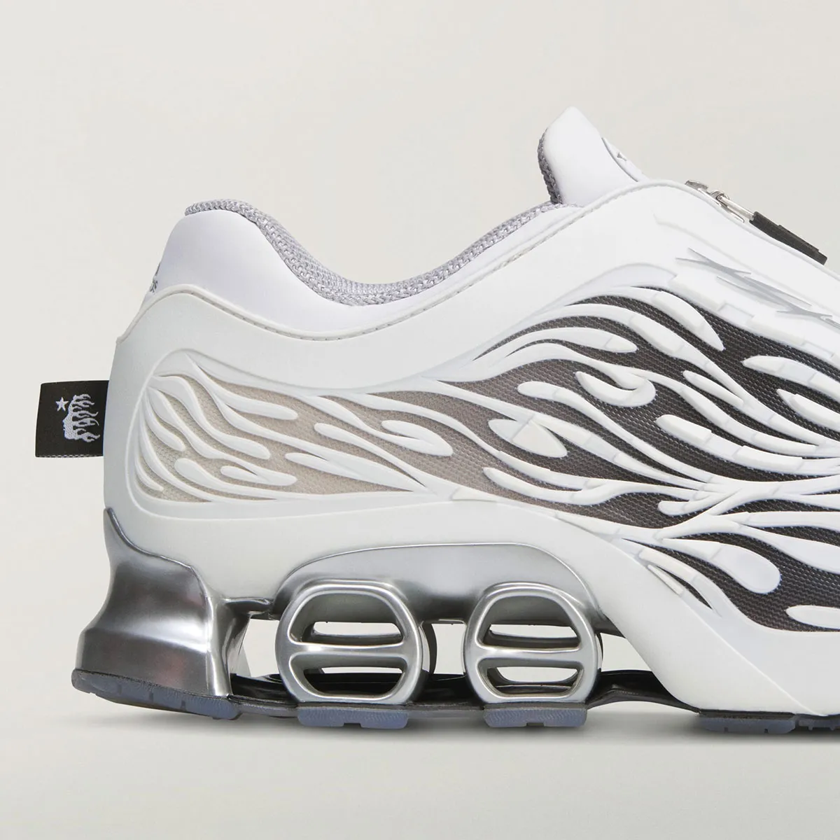 Hellstar embrase l’adidas Megaride S2 dans une vision Y2K plus sombre