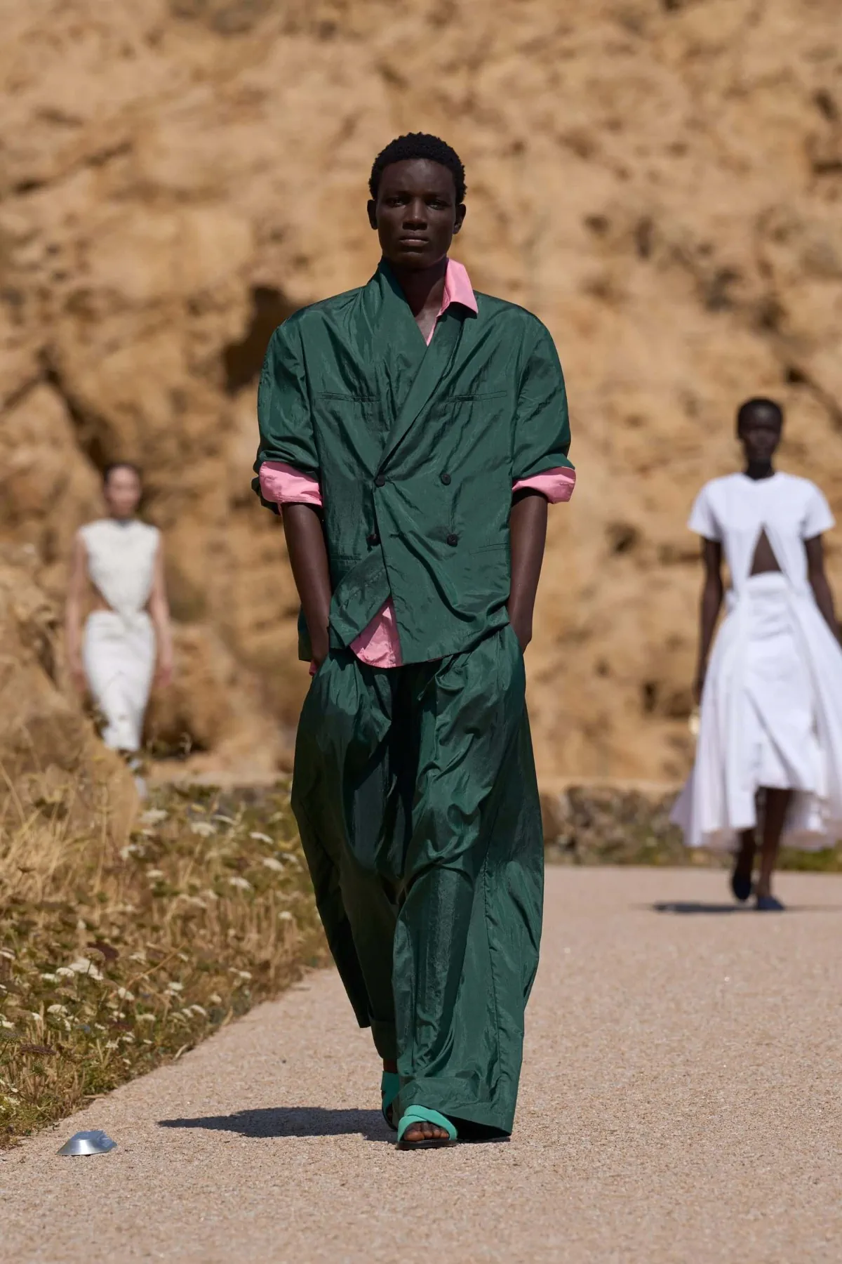 JACQUEMUS printemps 2027, l’été retrouvé de l’homme libre