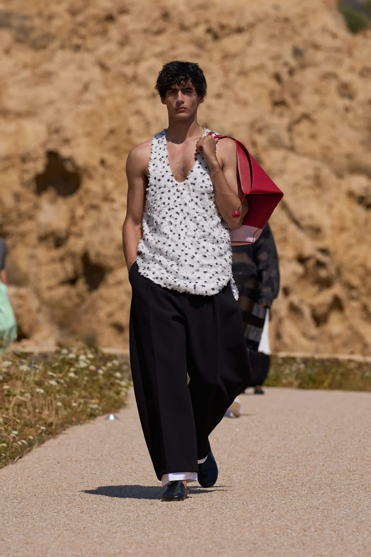 JACQUEMUS printemps 2027, l’été retrouvé de l’homme libre
