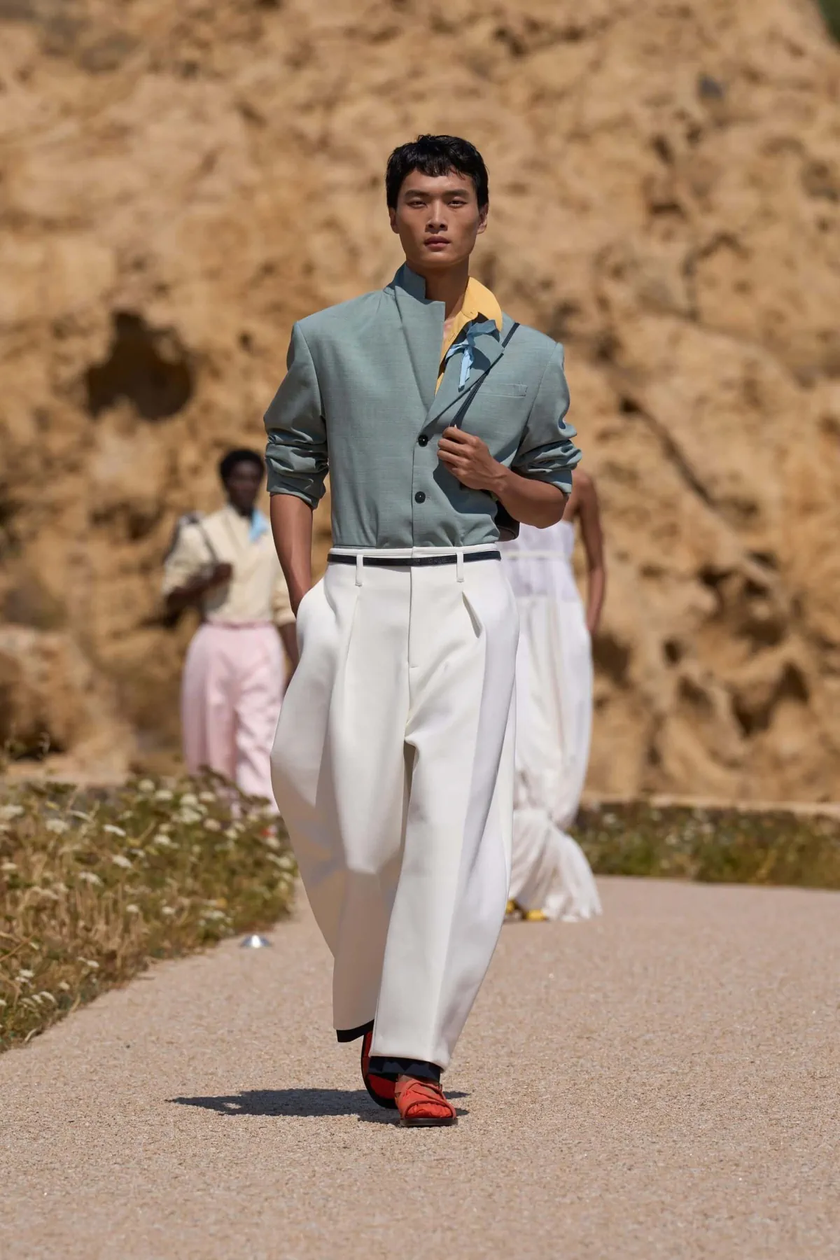 JACQUEMUS printemps 2027, l’été retrouvé de l’homme libre