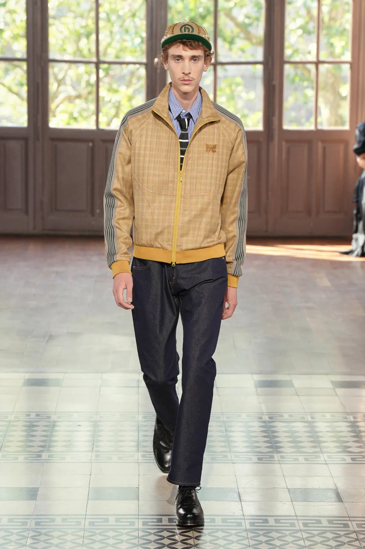 Junya Watanabe Spring Summer 2027 Paris Fashion Week 13 Junya Watanabe MAN signe un printemps 2027 où le bling devient un langage de haute couture