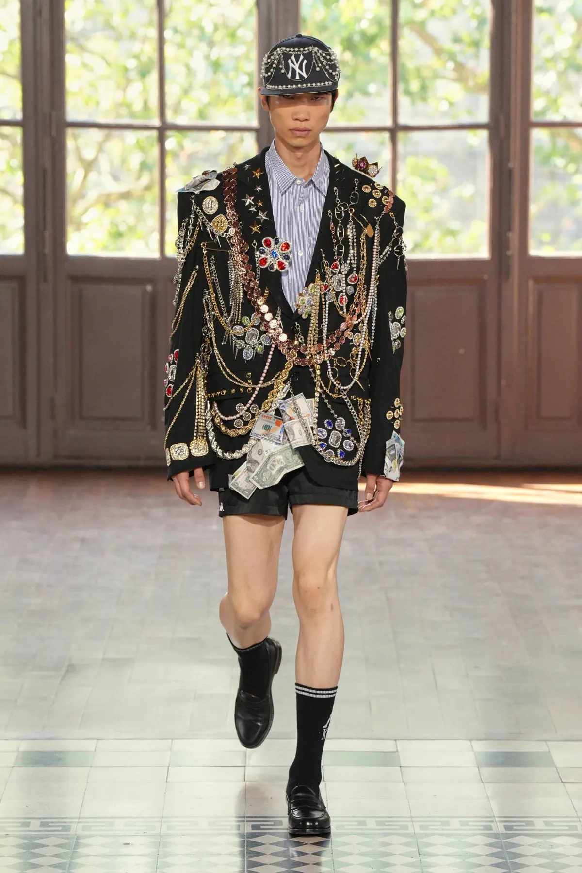 Junya Watanabe Spring Summer 2027 Paris Fashion Week 4 Junya Watanabe MAN signe un printemps 2027 où le bling devient un langage de haute couture
