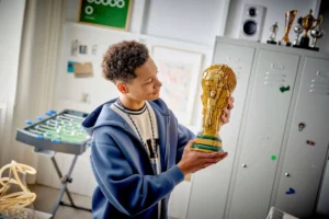 LEGO Trophee de la Coupe du monde 2026 0 LEGO immortalise le sacre espagnol avec une édition Champions du trophée de la Coupe du monde 2026
