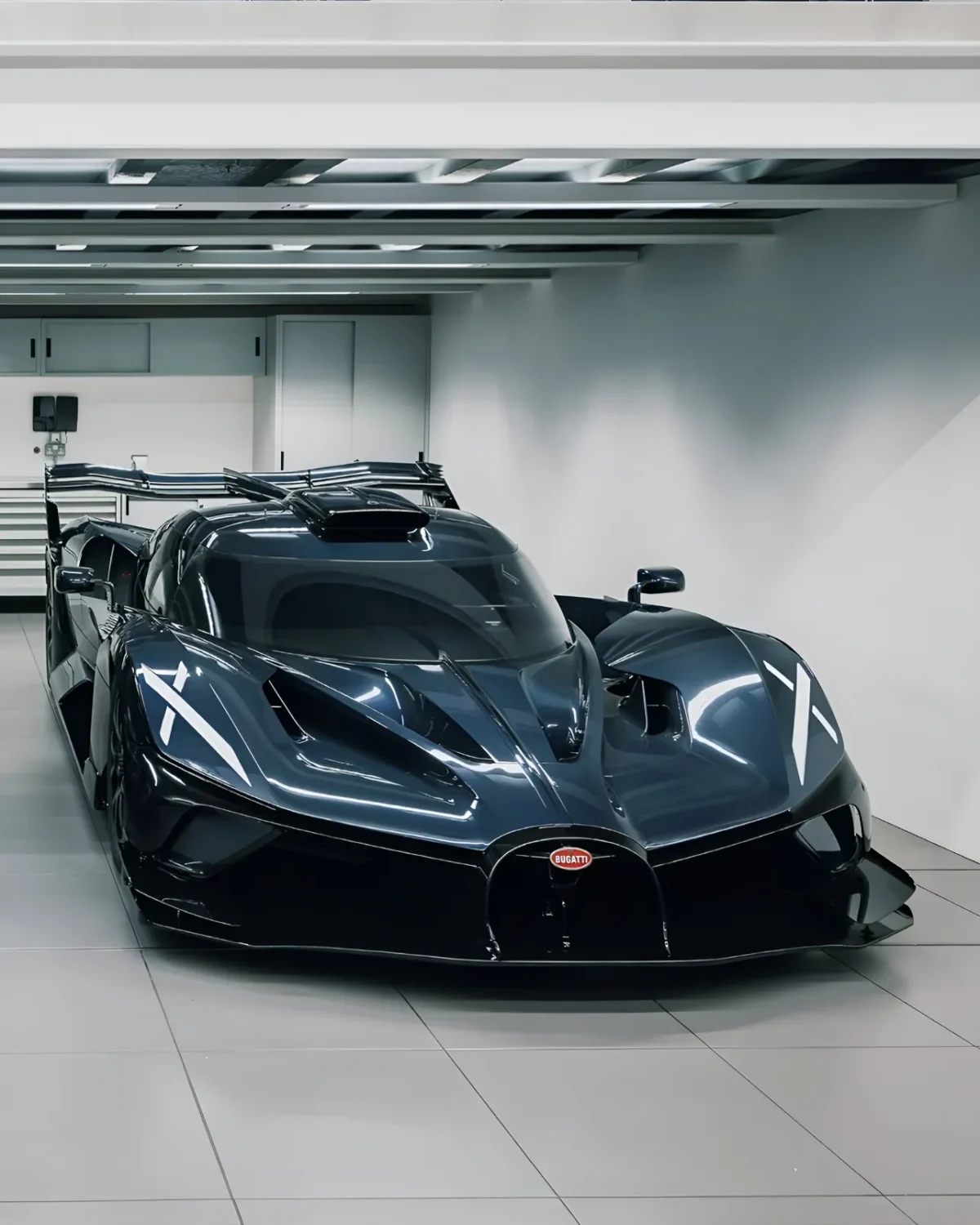 Lanzante Bugatti Bolide 2 Lanzante offre à la Bugatti Bolide son premier passeport pour la route