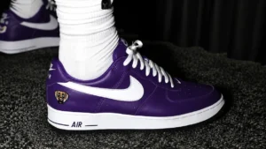 LeBron James aperçu avec la Victor Victor x Nike Air Force 1 Low '01 « Purple » au Fanatics Fest