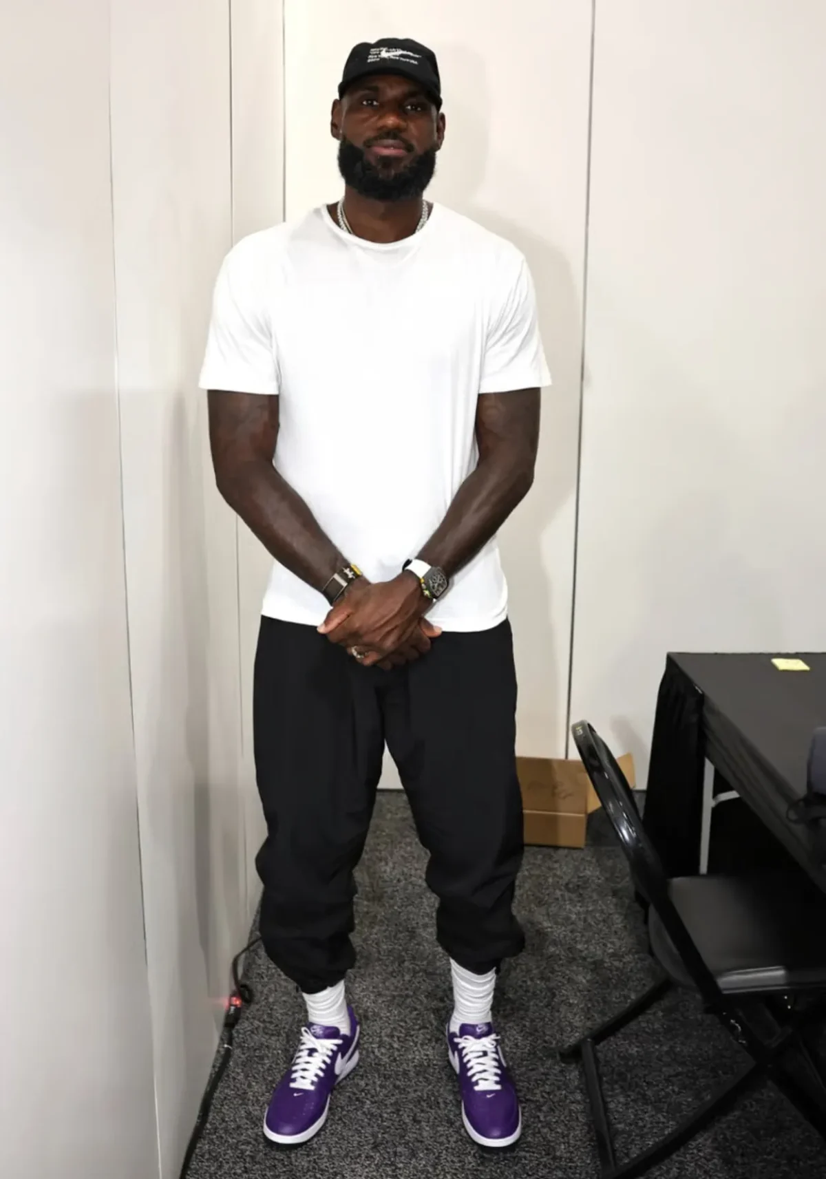LeBron James x Victor Victor x Nike Air Force 1 Low 01 Purple 2 LeBron James aperçu avec la Victor Victor x Nike Air Force 1 Low '01 « Purple » au Fanatics Fest