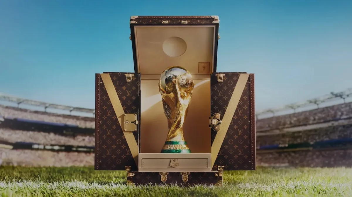Louis Vuitton Malle officielle du trophee de la Coupe du Monde 2026 0 Louis Vuitton dévoile la malle qui portera le trophée de la Coupe du Monde 2026