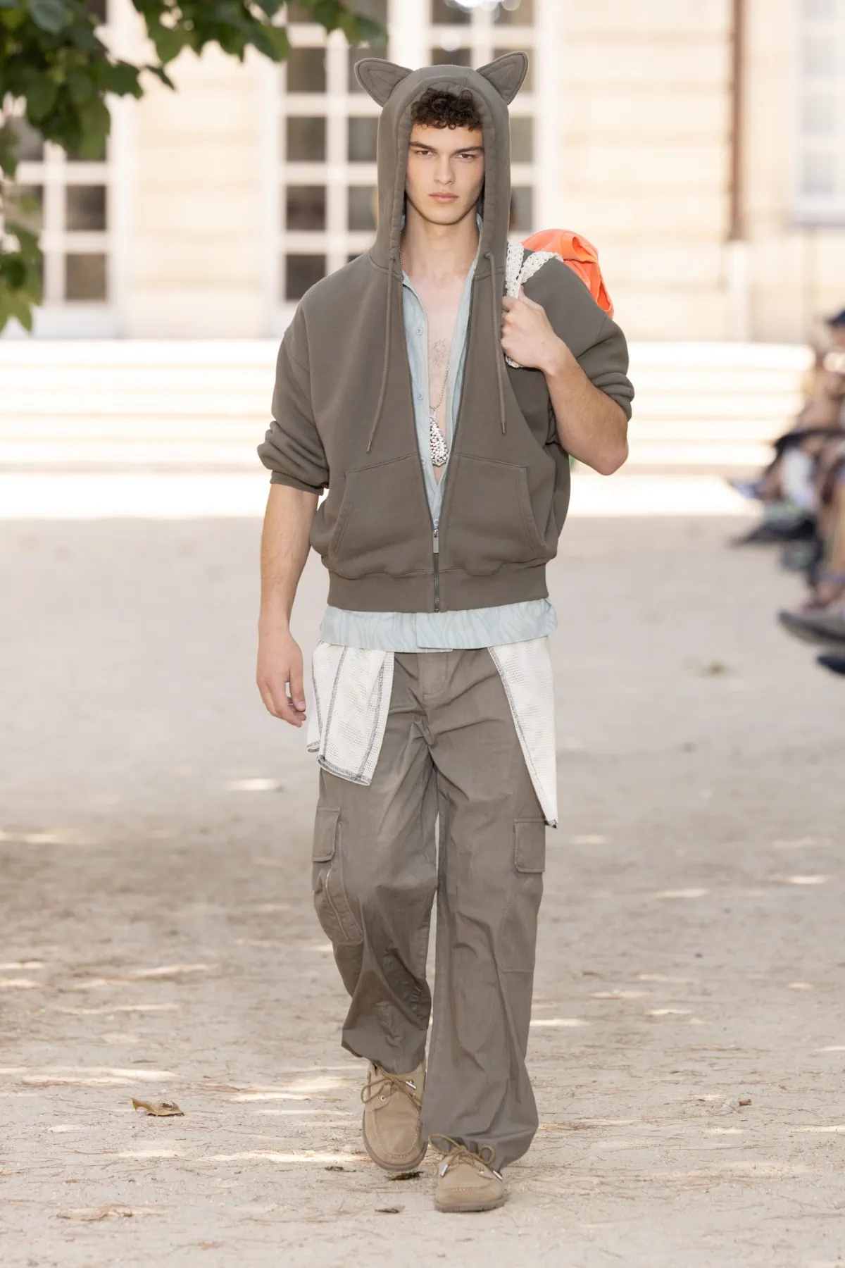 Maison Kitsuné habille l'homme urbain du printemps 2027 sans jamais le brusquer