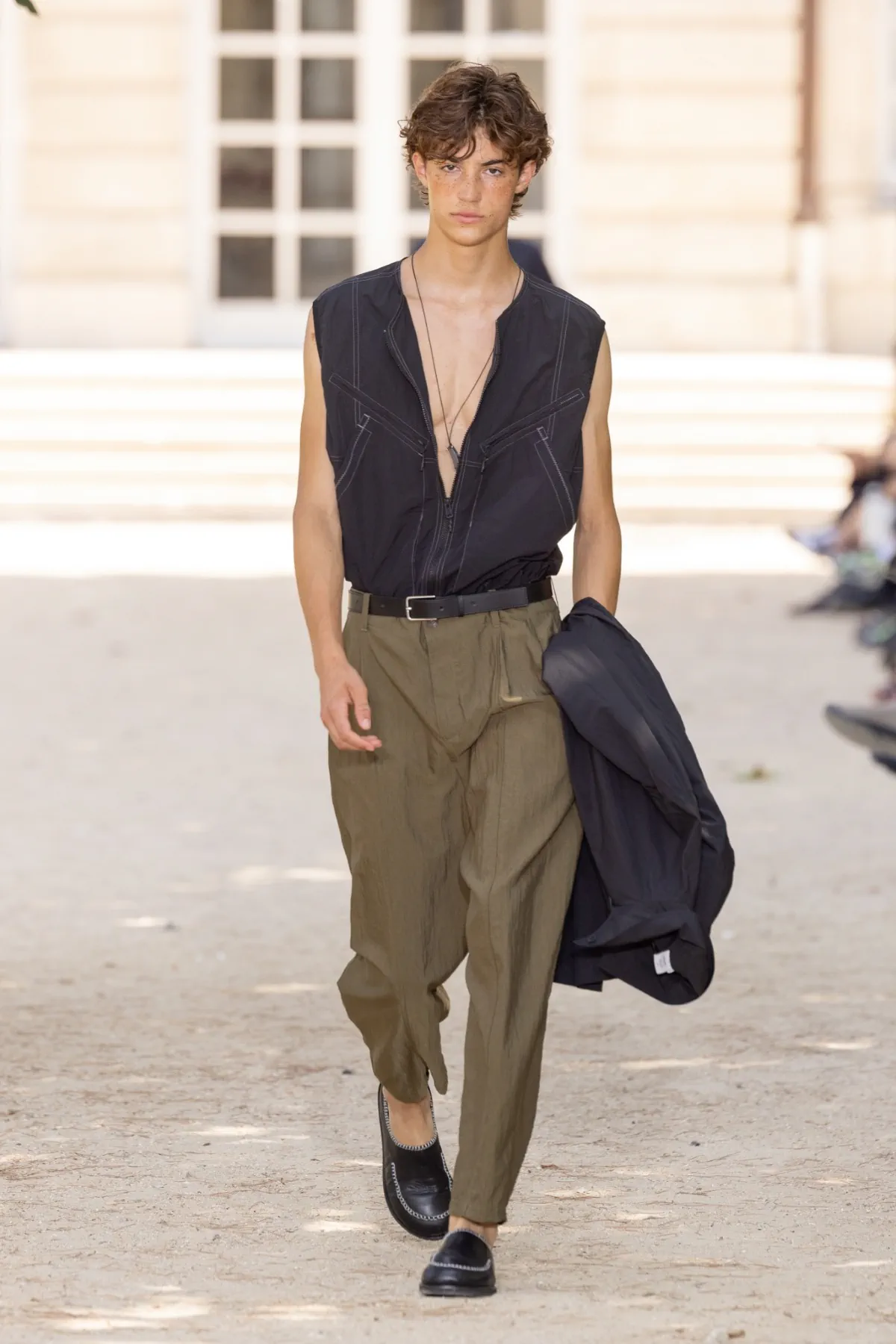 Maison Kitsuné habille l'homme urbain du printemps 2027 sans jamais le brusquer