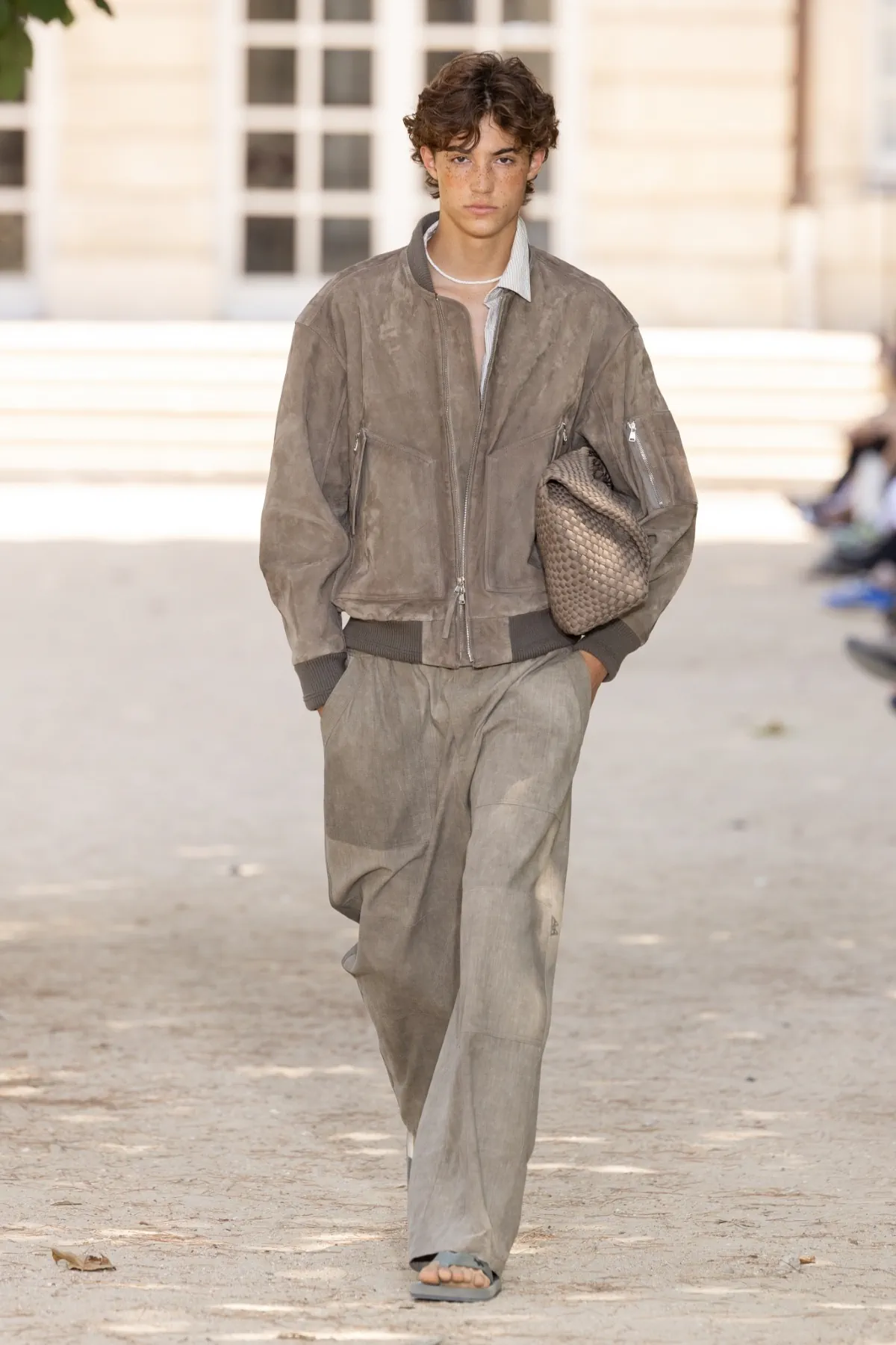Maison Kitsuné habille l'homme urbain du printemps 2027 sans jamais le brusquer