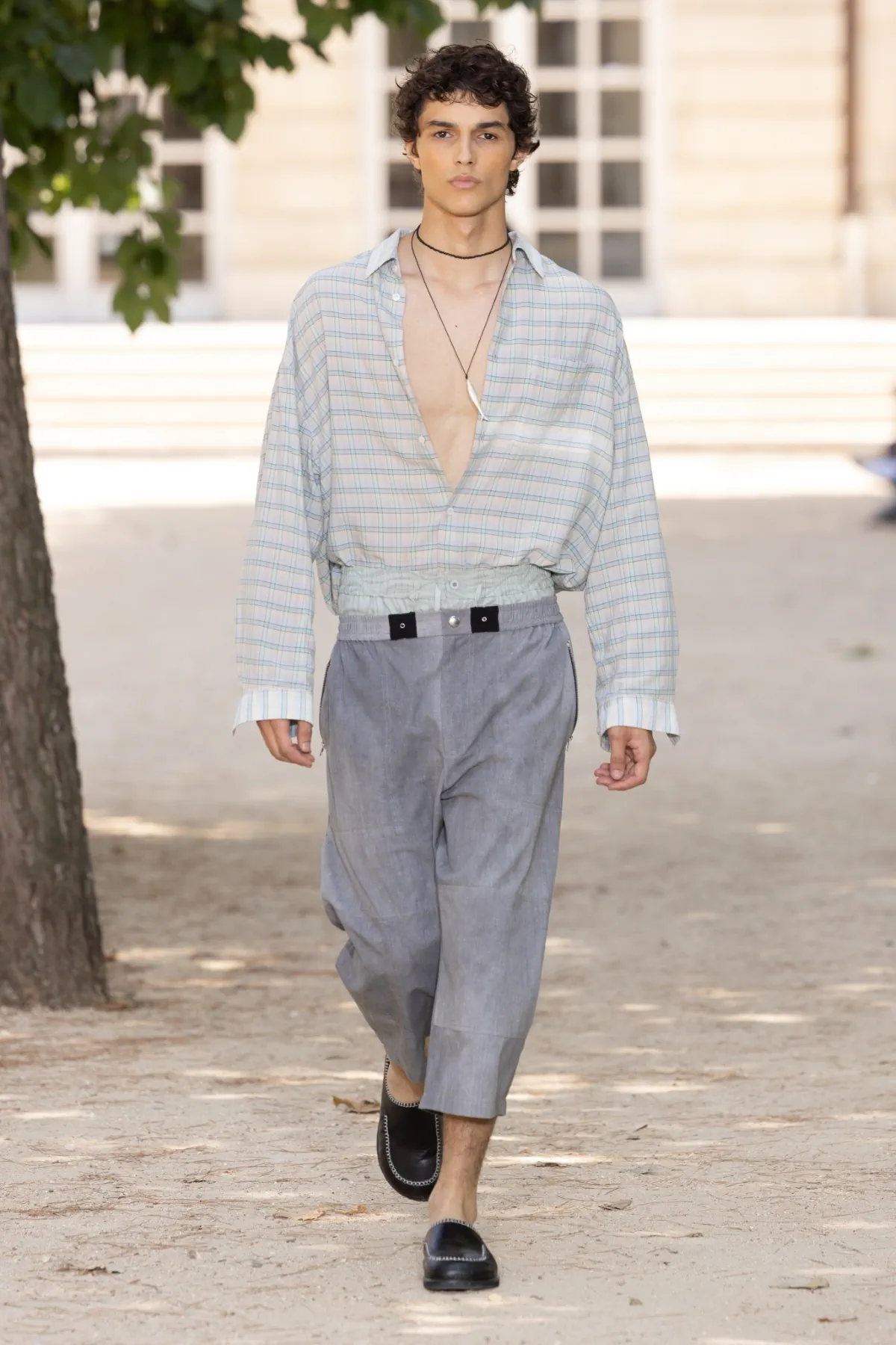 Maison Kitsuné habille l'homme urbain du printemps 2027 sans jamais le brusquer