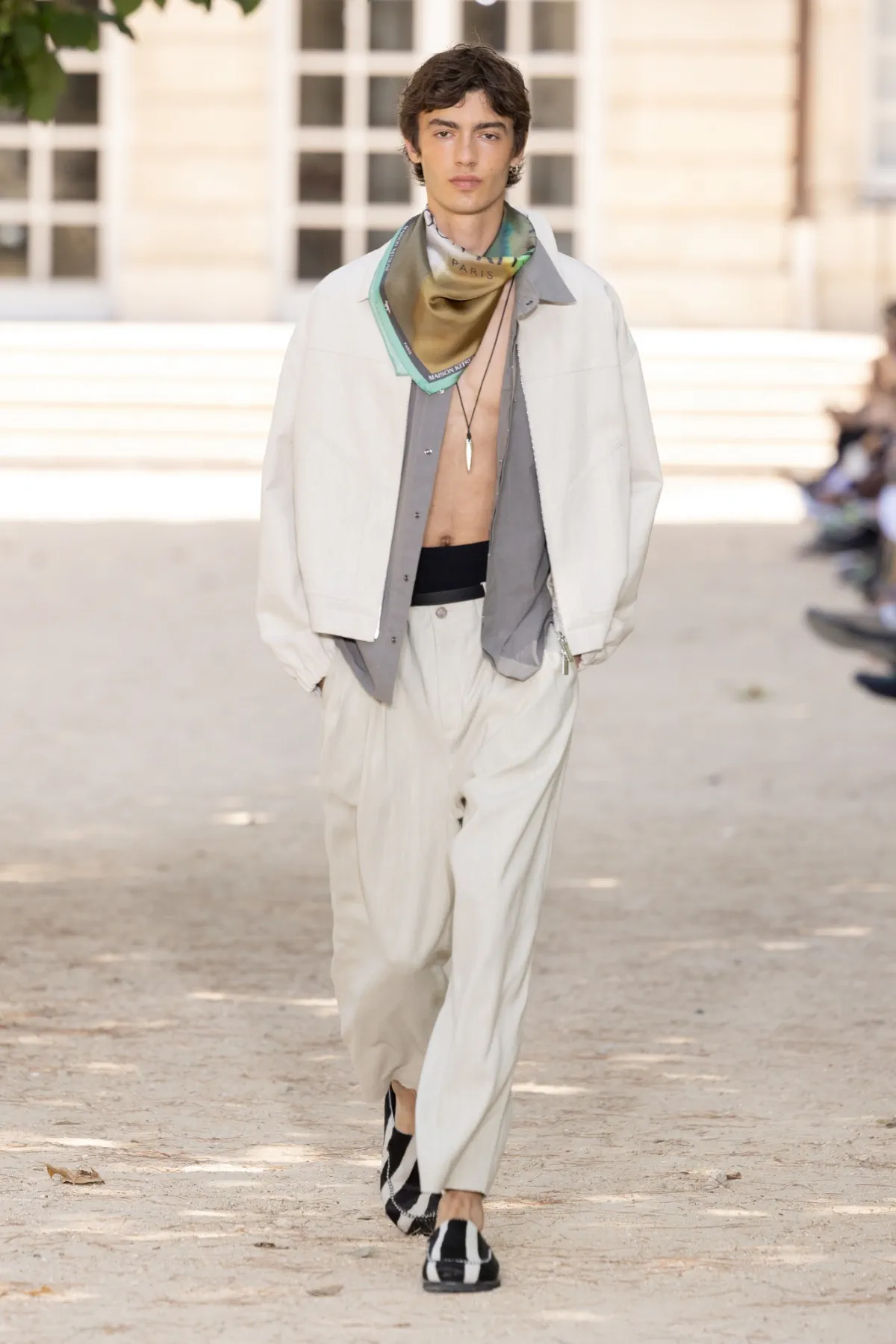 Maison Kitsuné habille l'homme urbain du printemps 2027 sans jamais le brusquer