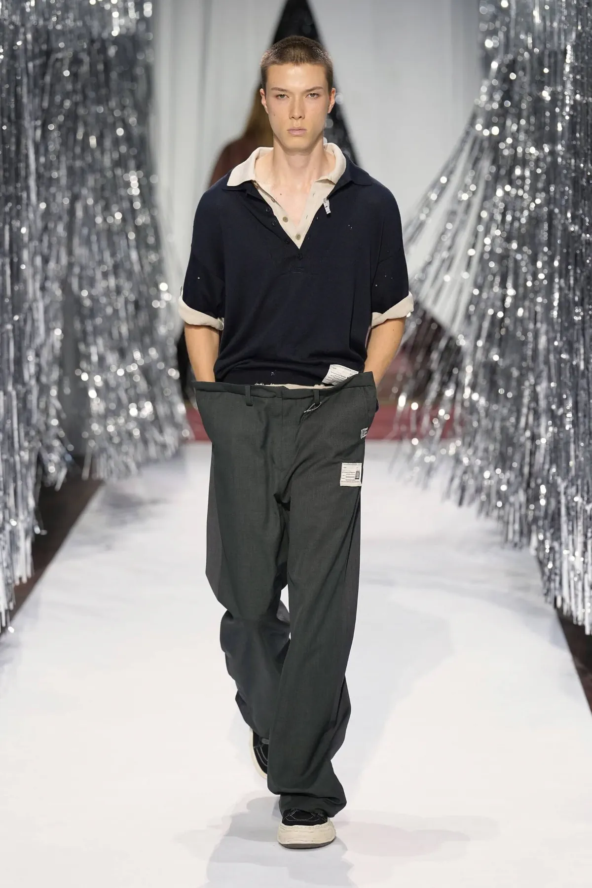 Maison Mihara Yasuhiro Spring Summer 2027 Paris Fashion Week 27 Maison MIHARA YASUHIRO printemps 2027 - quand la nonchalance devient la forme la plus aboutie du style