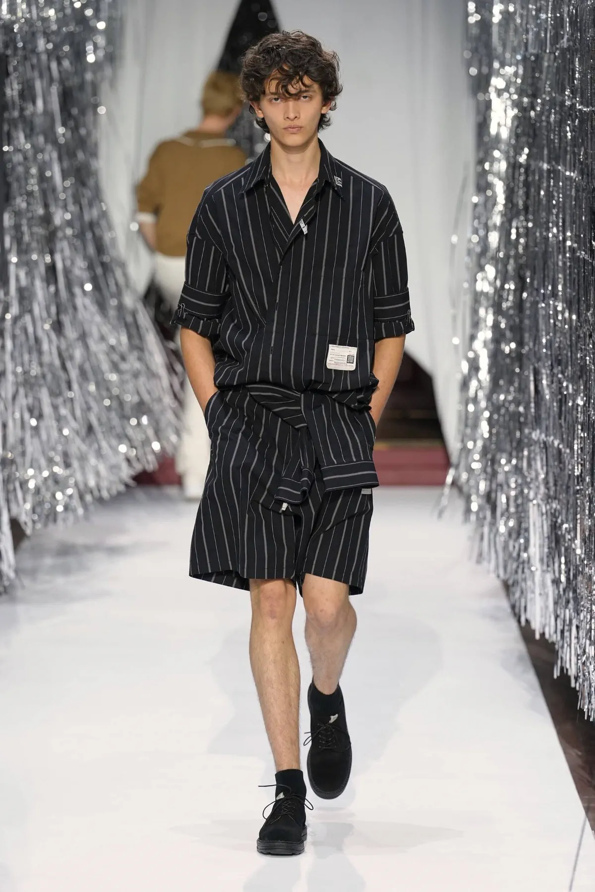 Maison Mihara Yasuhiro Spring Summer 2027 Paris Fashion Week 5 Maison MIHARA YASUHIRO printemps 2027 - quand la nonchalance devient la forme la plus aboutie du style