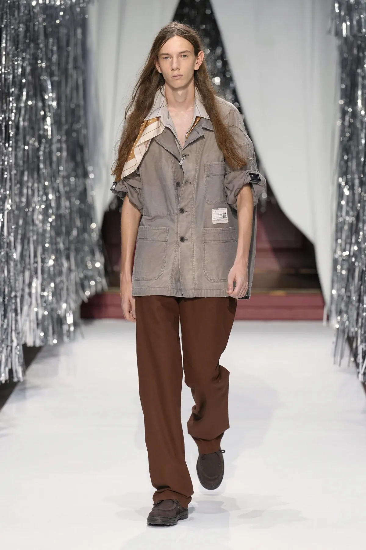 Maison Mihara Yasuhiro Spring Summer 2027 Paris Fashion Week 6 Maison MIHARA YASUHIRO printemps 2027 - quand la nonchalance devient la forme la plus aboutie du style