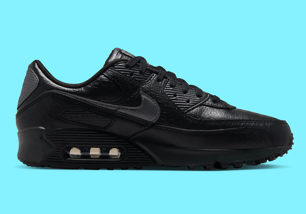 Nike Air Max 90 Black Croc 2 La Nike Air Max 90 « Black Croc » ravive le vieux réflexe du luxe discret