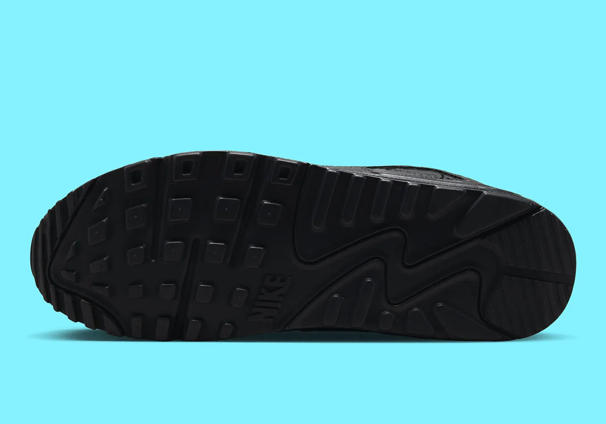 Nike Air Max 90 Black Croc 5 La Nike Air Max 90 « Black Croc » ravive le vieux réflexe du luxe discret