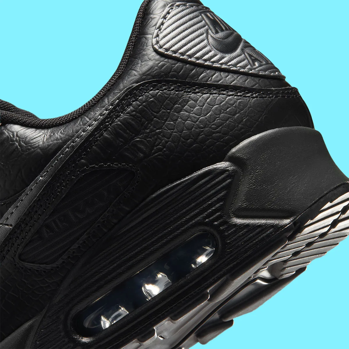 Nike Air Max 90 Black Croc 7 La Nike Air Max 90 « Black Croc » ravive le vieux réflexe du luxe discret