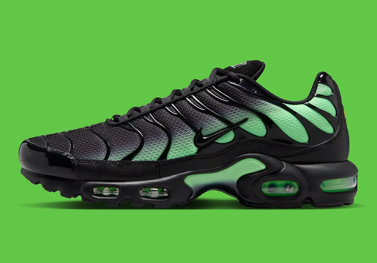 Nike Air Max Plus Black Illusion Green 1 Nike Air Max Plus « Black/Illusion Green », l’icône TN se pare d'une lueur inédite