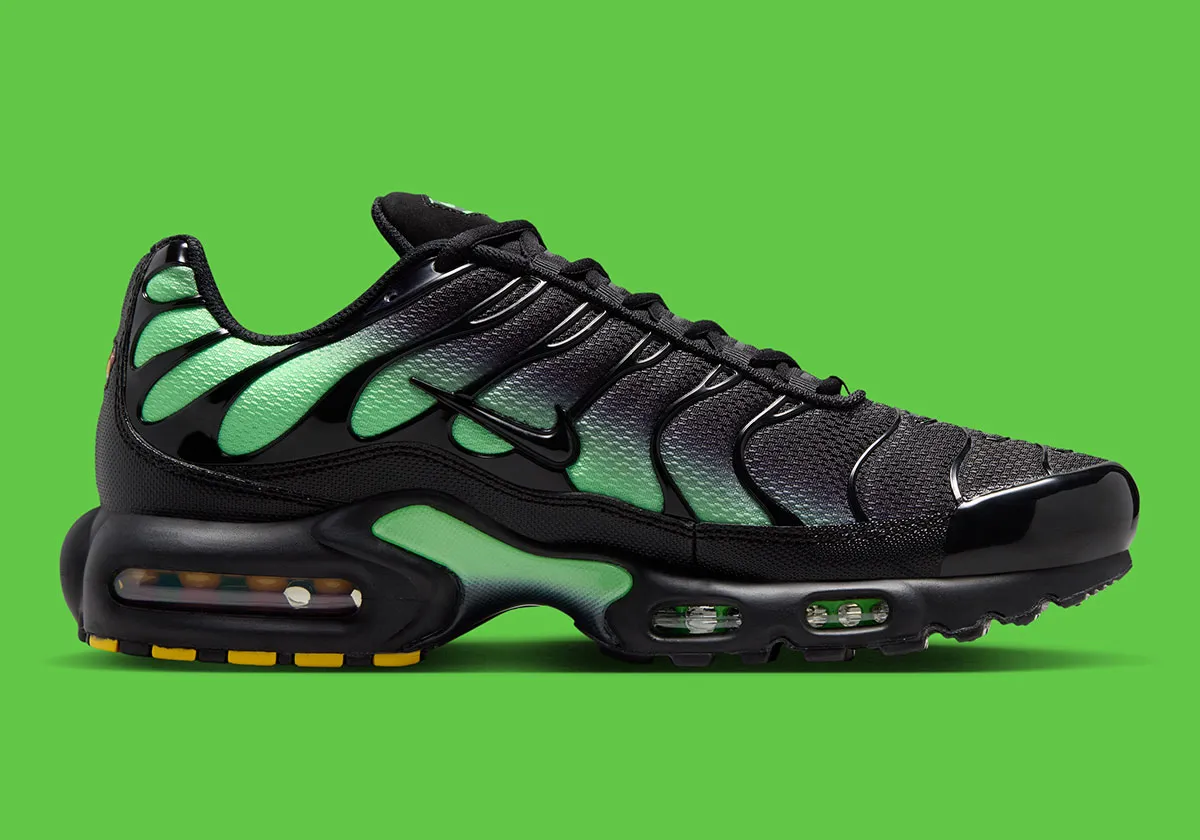 Nike Air Max Plus Black Illusion Green 3 Nike Air Max Plus « Black/Illusion Green », l’icône TN se pare d'une lueur inédite