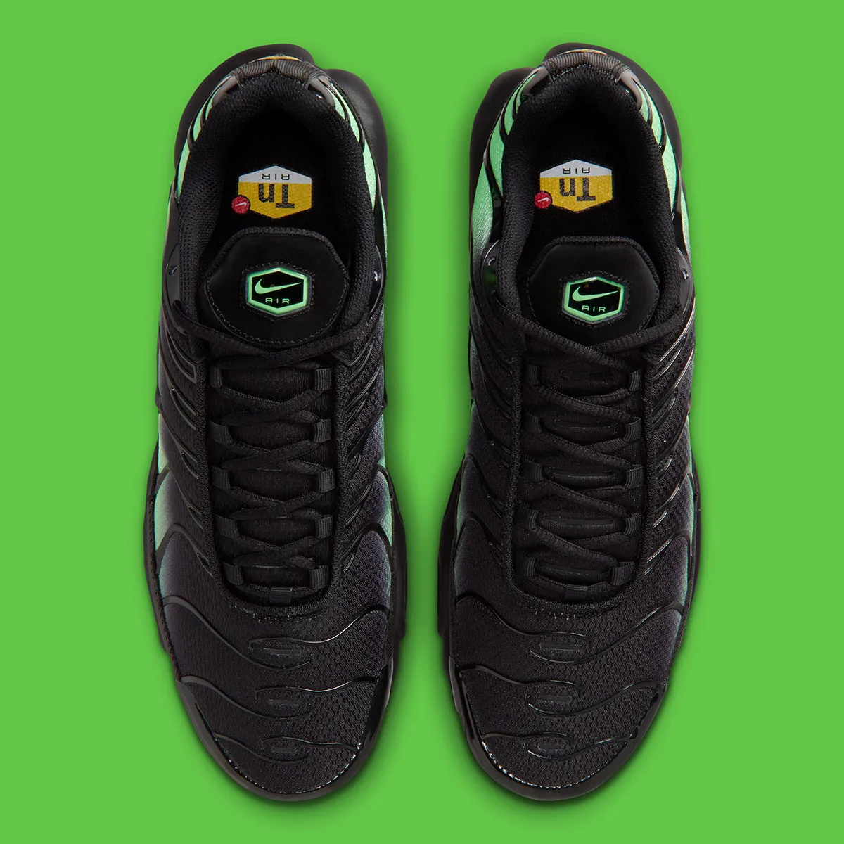 Nike Air Max Plus Black Illusion Green 4 Nike Air Max Plus « Black/Illusion Green », l’icône TN se pare d'une lueur inédite