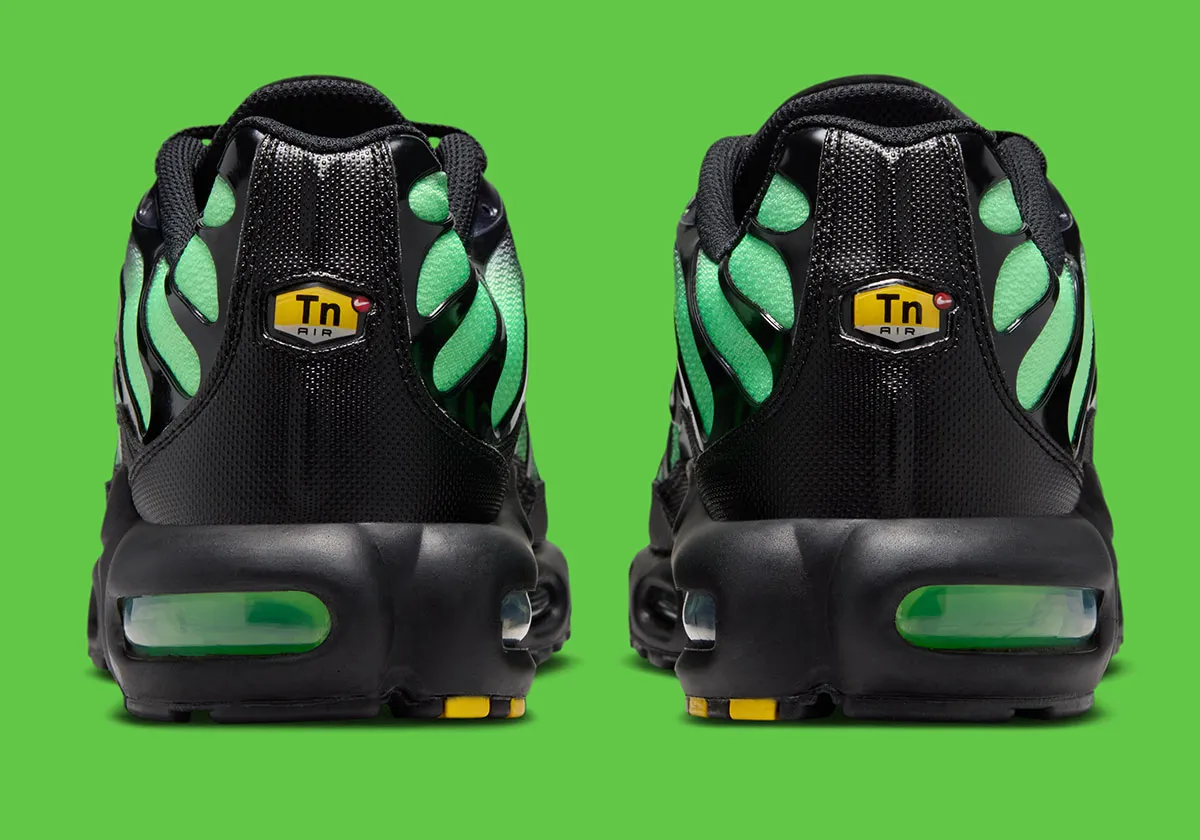 Nike Air Max Plus Black Illusion Green 5 Nike Air Max Plus « Black/Illusion Green », l’icône TN se pare d'une lueur inédite