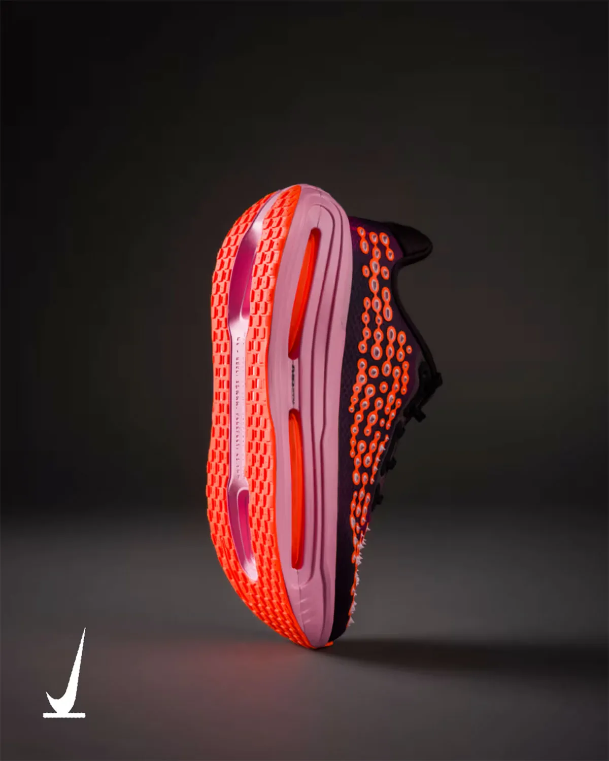 Nike Vomero Premium Otaku Approved 1 Nike Vomero Premium « Otaku Approved », la mue violine d'une sneaker devenue manifeste