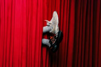 New Balance replonge dans les années 2000 avec la ABZORB 2010 chez Foot Locker