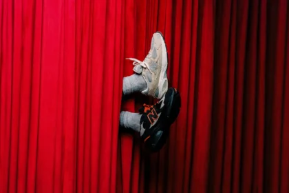 New Balance replonge dans les années 2000 avec la ABZORB 2010 chez Foot Locker