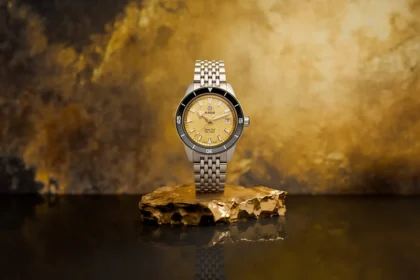 La nouvelle Rado Captain Cook 39 mm trouve enfin sa taille idéale, entre sobriété vintage et éclat doré