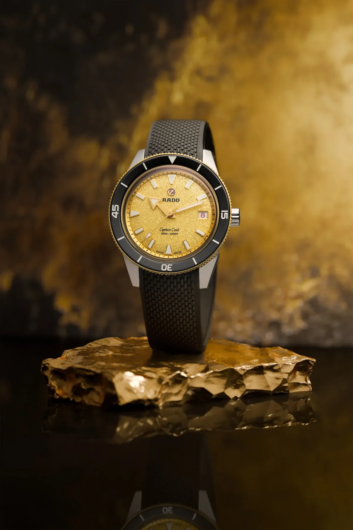 La nouvelle Rado Captain Cook 39 mm trouve enfin sa taille idéale, entre sobriété vintage et éclat doré