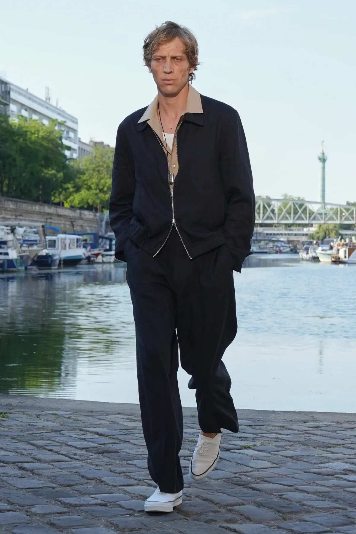 Officine Générale signe un printemps 2027 où l'élégance parisienne affronte la nouvelle réalité climatique