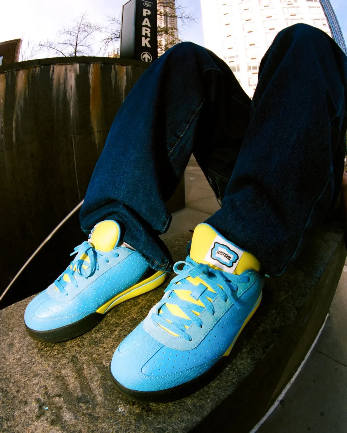 La Reebok x Icecream Board Flip « Pale Cerulean » remet le skate au goût du luxe