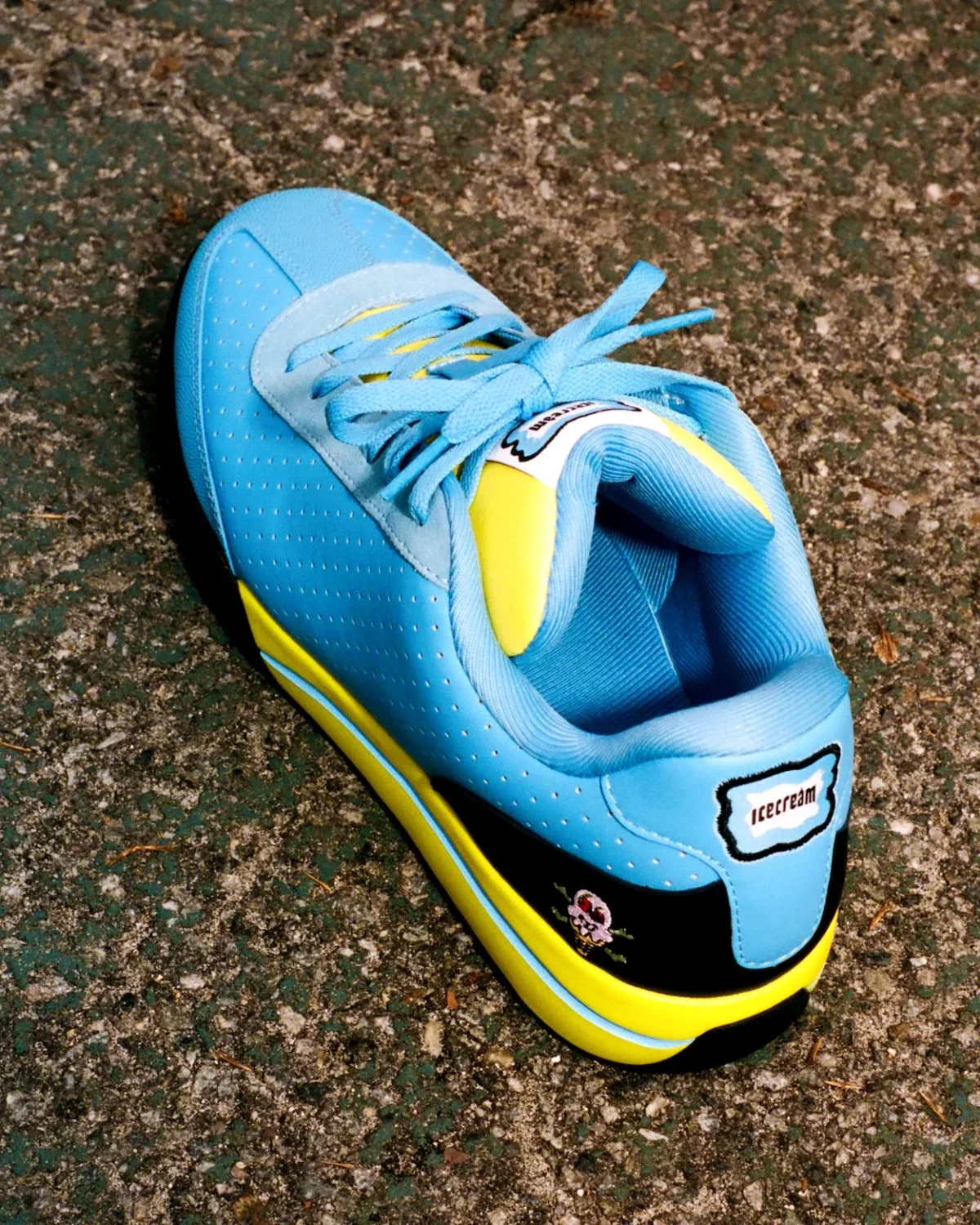 La Reebok x Icecream Board Flip « Pale Cerulean » remet le skate au goût du luxe