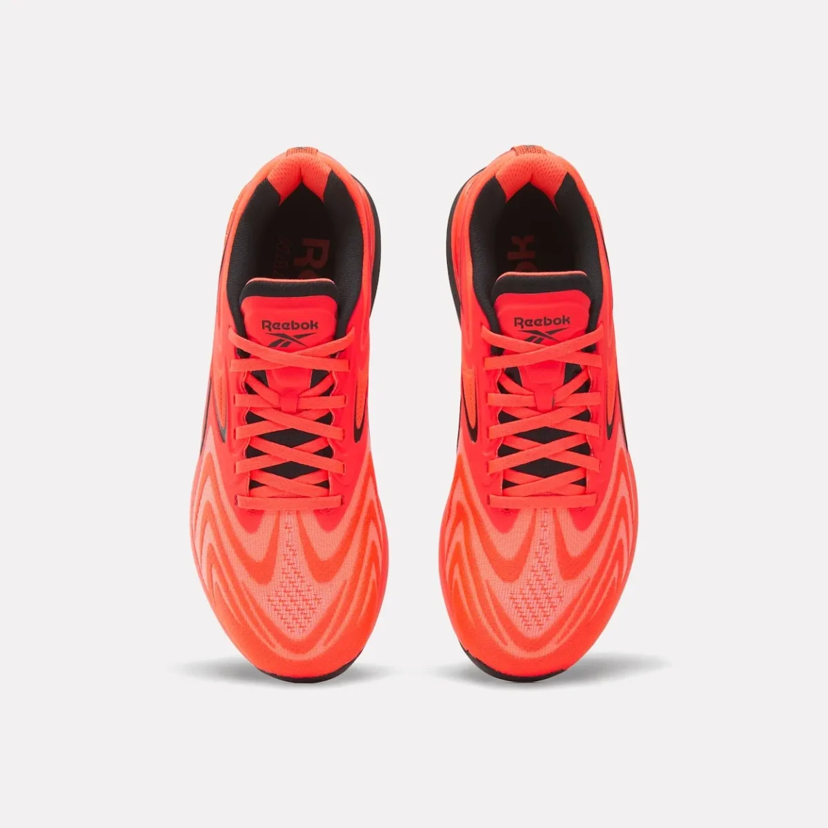 Reebok Nano X5 Edge 2 La Reebok Nano X5 Edge s'embrase en « Neon Cherry » pour électriser vos entraînements
