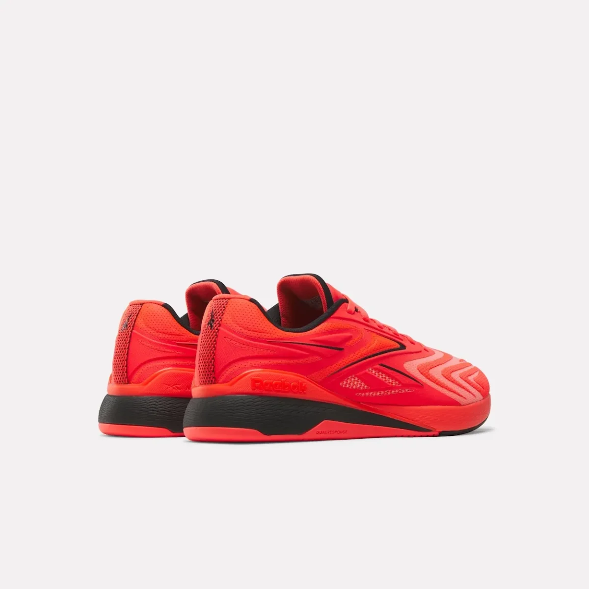 Reebok Nano X5 Edge 7 La Reebok Nano X5 Edge s'embrase en « Neon Cherry » pour électriser vos entraînements