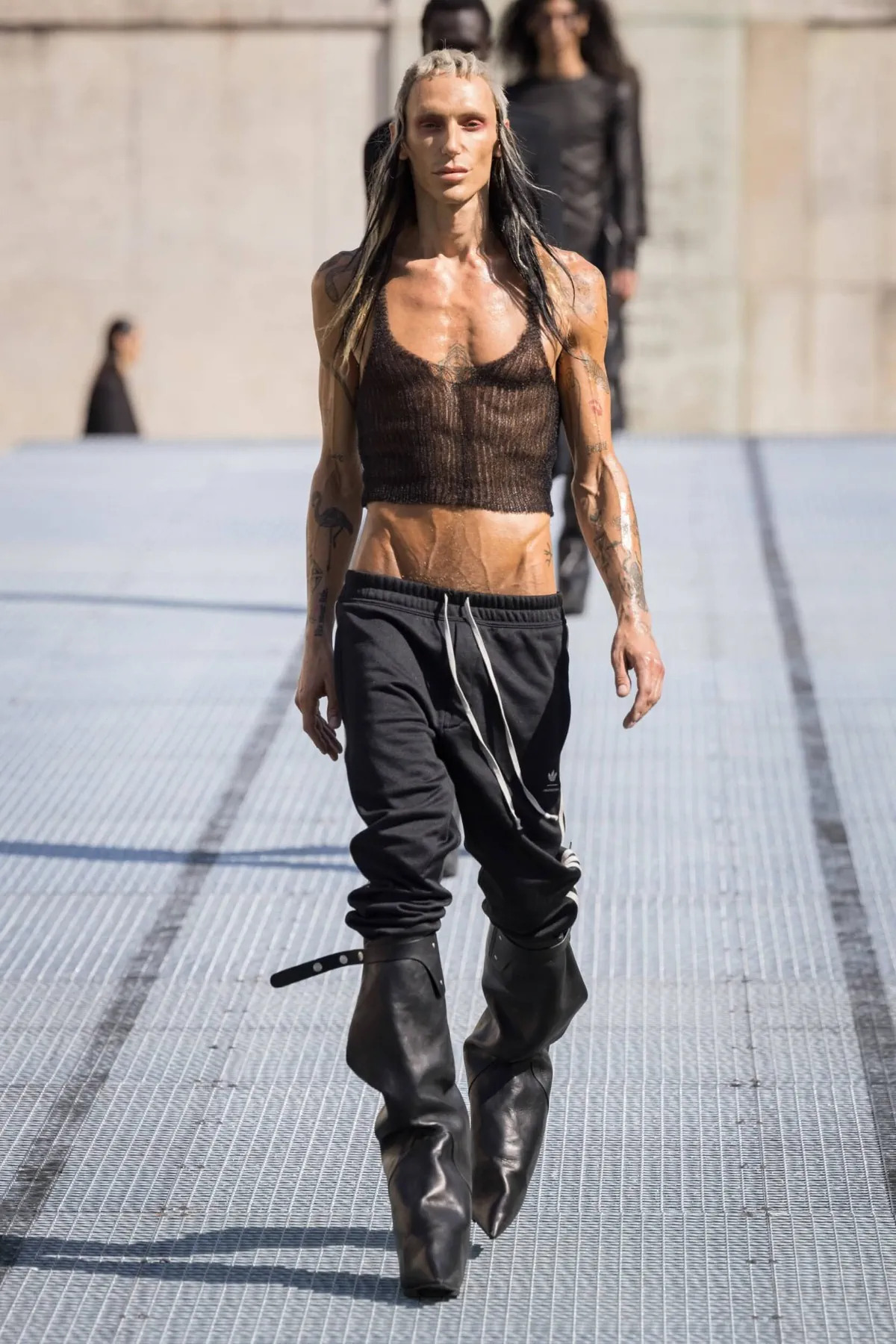 Rick Owens impose une vision sculpturale du printemps 2027 au Palais de Tokyo
