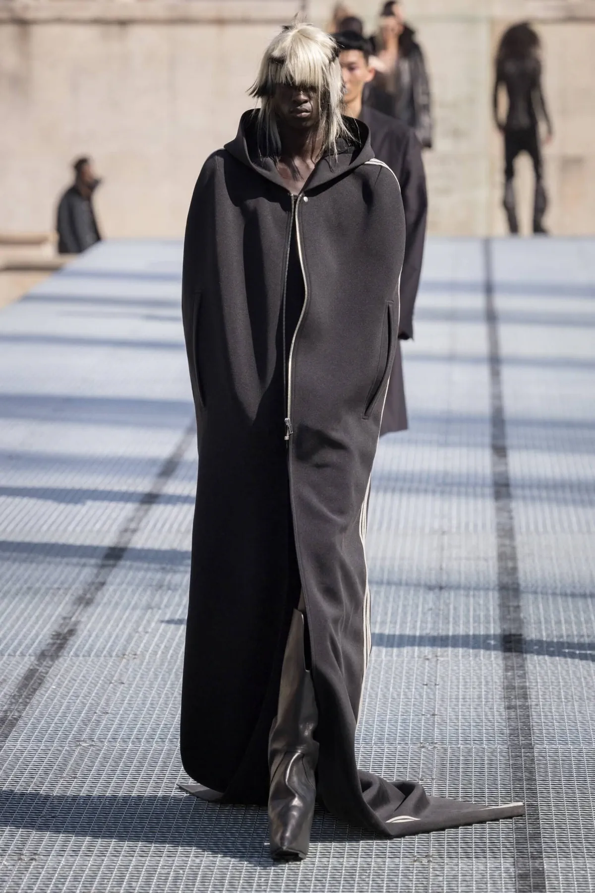 Rick Owens impose une vision sculpturale du printemps 2027 au Palais de Tokyo