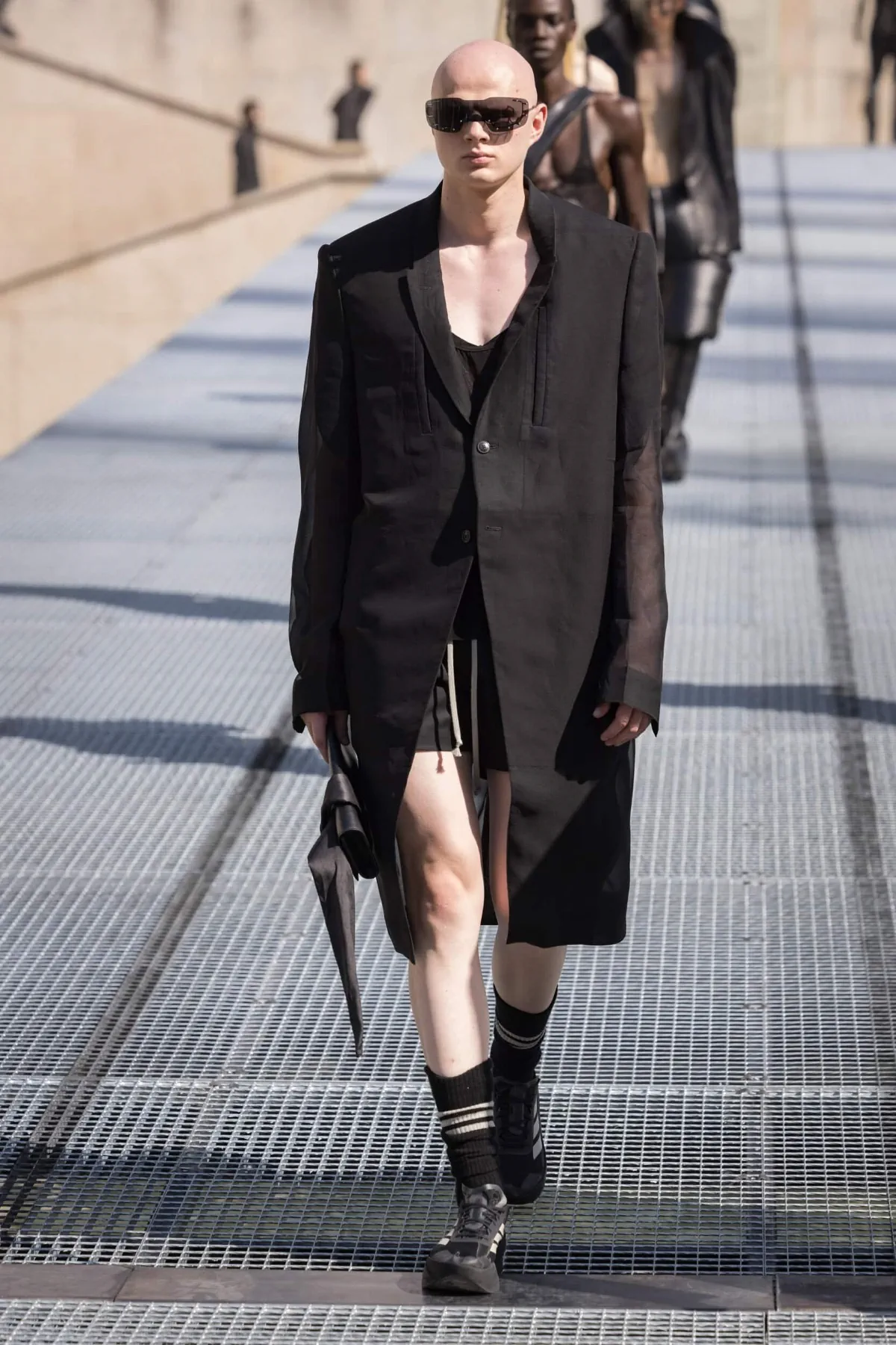 Rick Owens impose une vision sculpturale du printemps 2027 au Palais de Tokyo